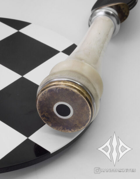 Detalle del pomo del cuchillo conceptual Alfil