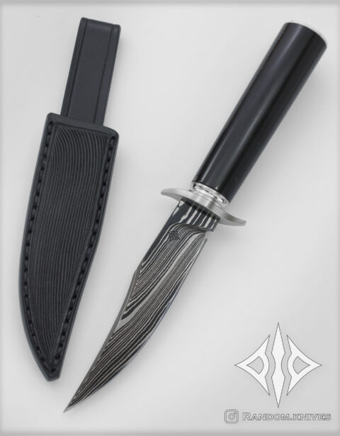 Cuchillo multipropósito Jack de acero damasco con vaina de cuero negra