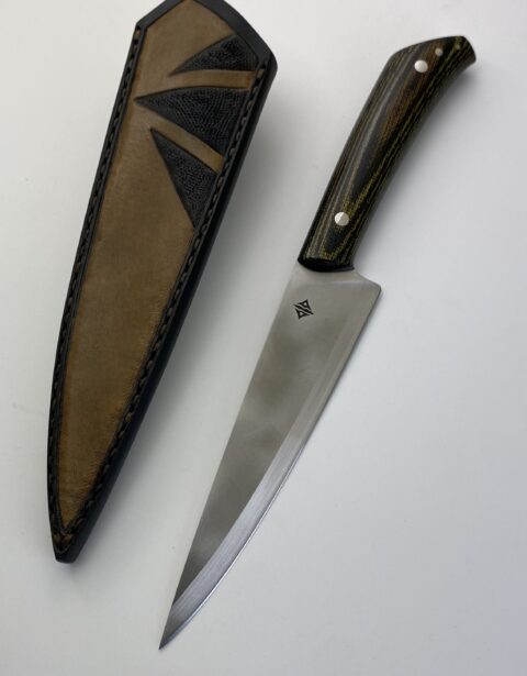 Cuchillo Criollito FX con vaina de cuero marrón repujada y cabo de madera