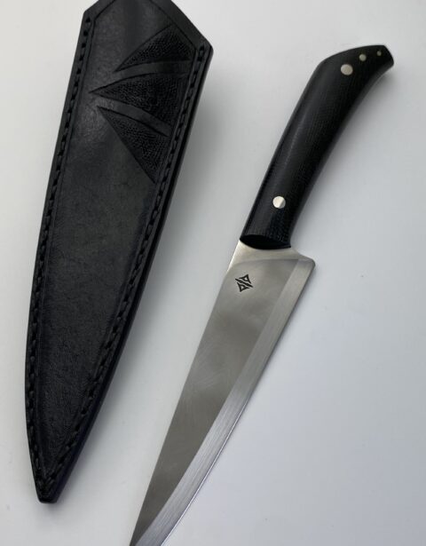 Cuchillo Criollito FX con vaina de cuero negra repujada y cabo de micarta negra