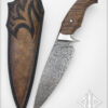 Cuchillo de campo de acero damasco W ladder con vaina de cuero repujada