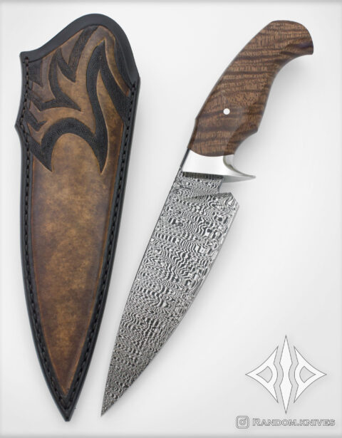 Cuchillo de campo de acero damasco W ladder con vaina de cuero repujada